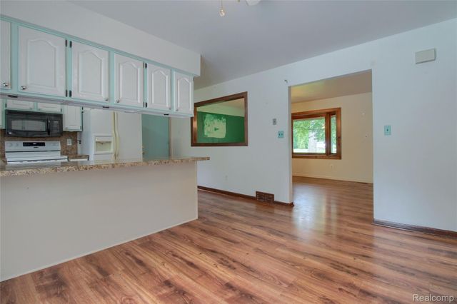 8695 Stout Avenue, Grosse Ile Township, MI 48138