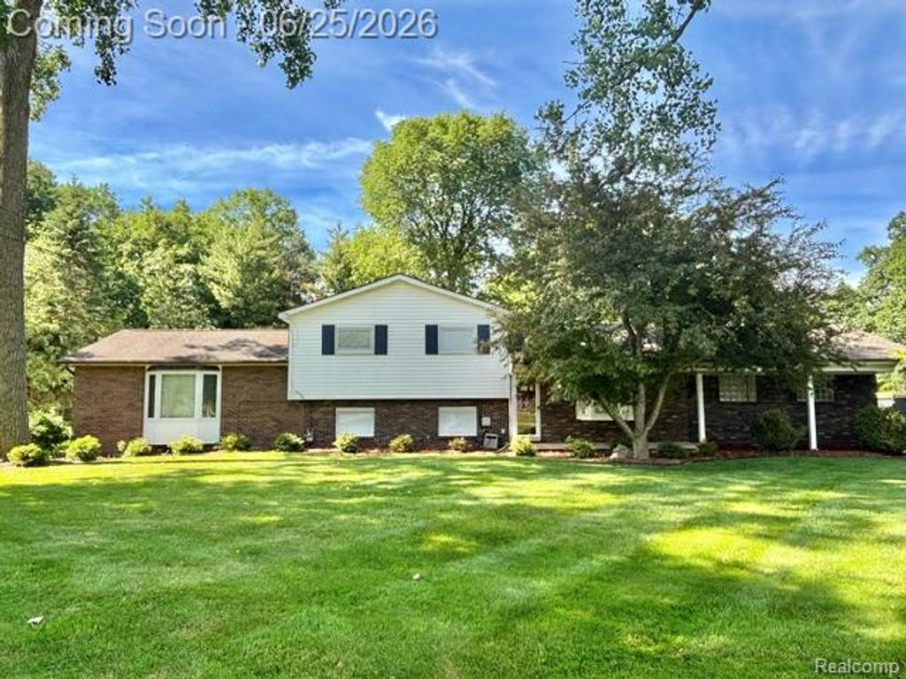 8695 Stout Avenue, Grosse Ile Township, MI 48138