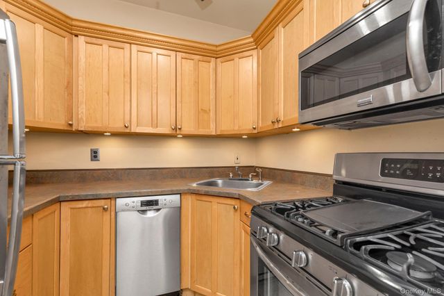 55 Grand Avenue 2A, Rockville Centre, NY 11570