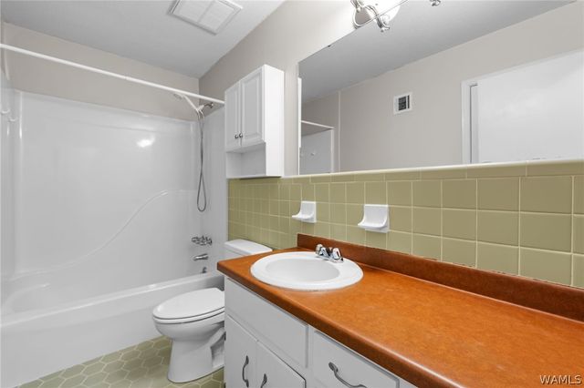 905 Lakeside, Northport, AL 35473