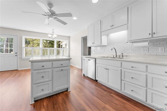 905 Lakeside, Northport, AL 35473