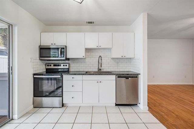 3219 W OBISPO STREET B, Tampa, FL 33629