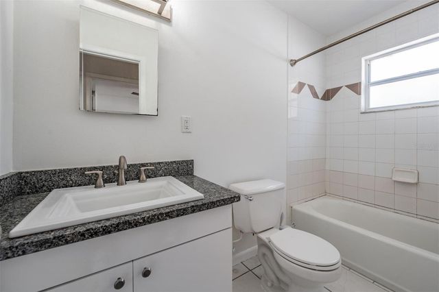 3219 W OBISPO STREET B, Tampa, FL 33629