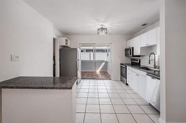 3219 W OBISPO STREET B, Tampa, FL 33629