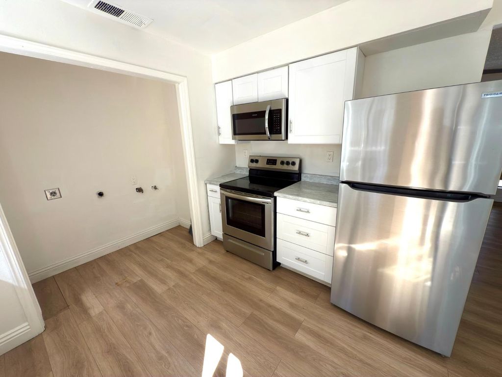 Image 1 of property listing at 329 N Diana Street, Fresno, CA 93701