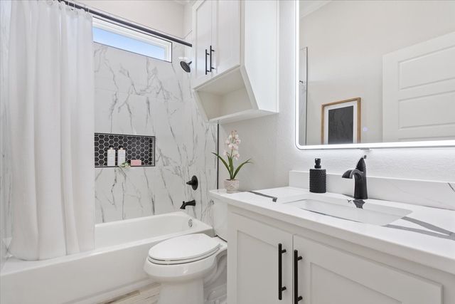 107 N Jena Street, Riesel, TX 76682