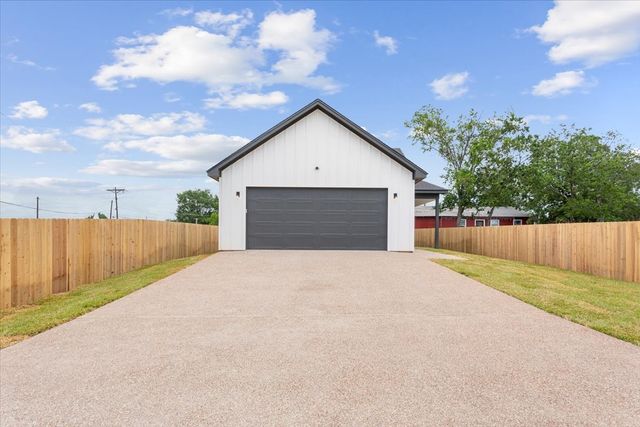 107 N Jena Street, Riesel, TX 76682