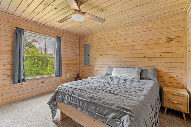 2629 River Dr, Jamestown, PA 16134