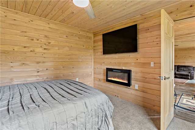 2629 River Dr, Jamestown, PA 16134