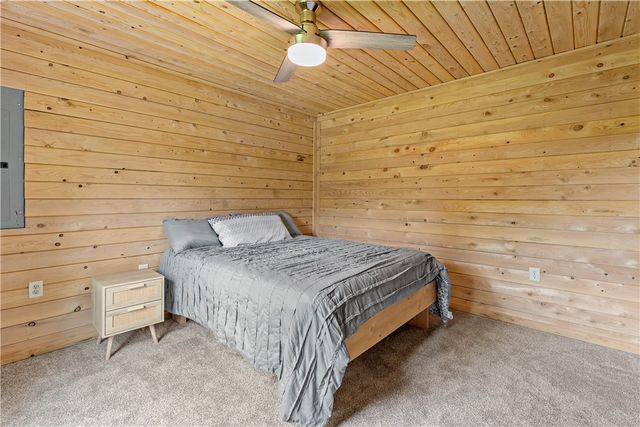 2629 River Dr, Jamestown, PA 16134