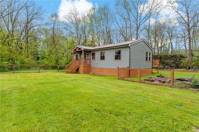 2629 River Dr, Jamestown, PA 16134