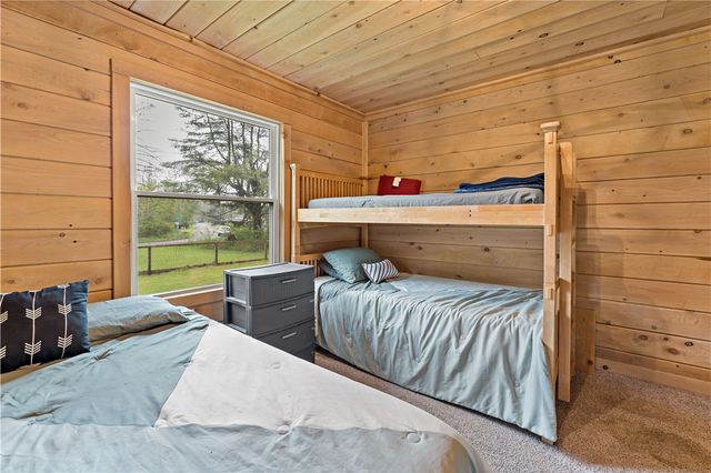 2629 River Dr, Jamestown, PA 16134