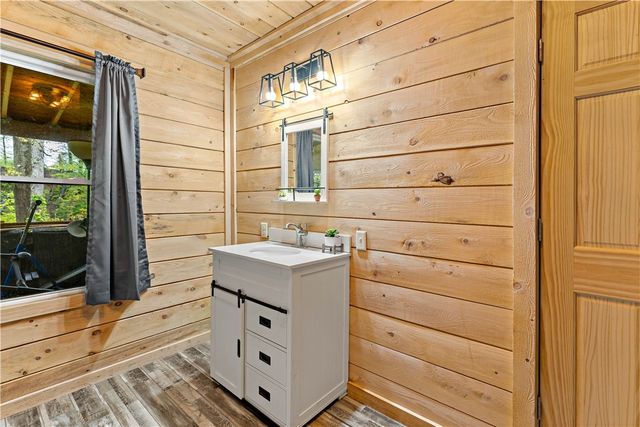 2629 River Dr, Jamestown, PA 16134