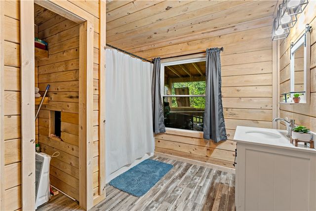 2629 River Dr, Jamestown, PA 16134