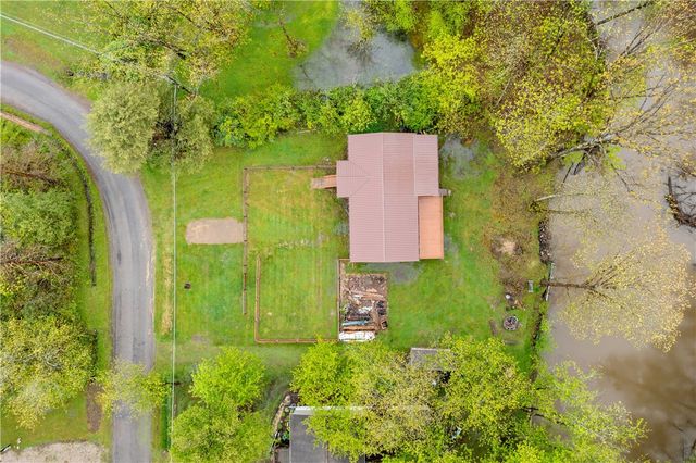 2629 River Dr, Jamestown, PA 16134