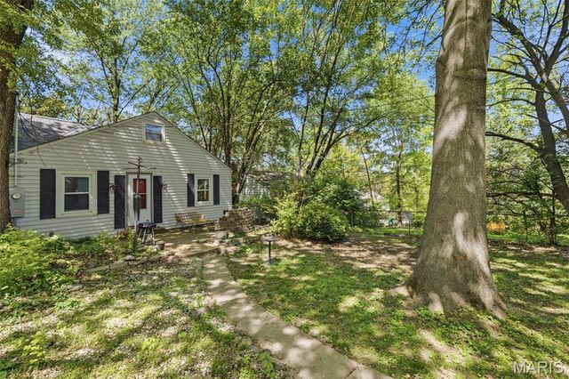 748 N Laclede Station Road, Webster Groves, MO 63119