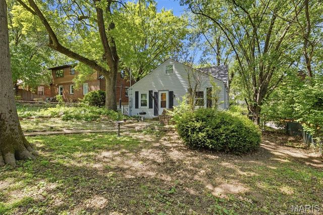 748 N Laclede Station Road, Webster Groves, MO 63119