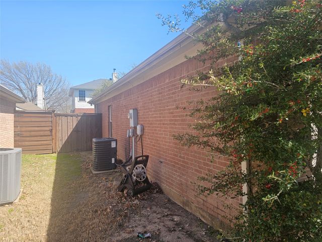 4508 Champion Hill Drive, Grand Prairie, TX 75052