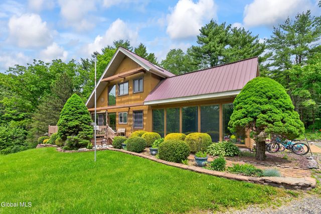 34 Guy Lane, New Baltimore, NY 12124