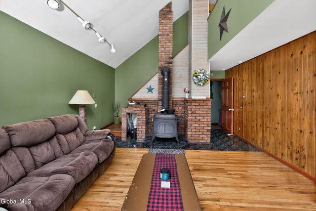 34 Guy Lane, New Baltimore, NY 12124