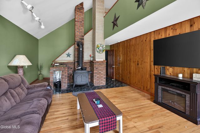 34 Guy Lane, New Baltimore, NY 12124