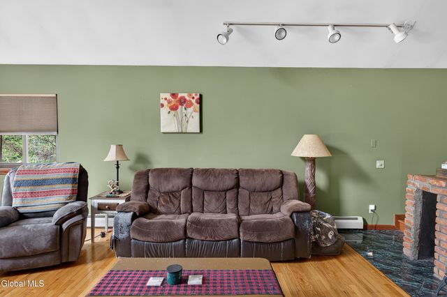 34 Guy Lane, New Baltimore, NY 12124