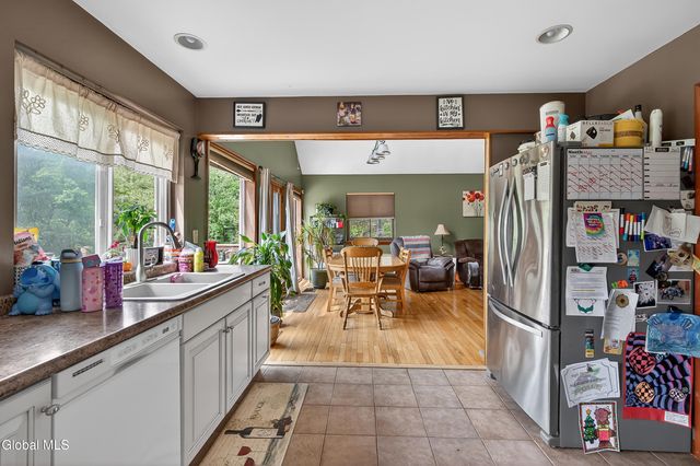 34 Guy Lane, New Baltimore, NY 12124