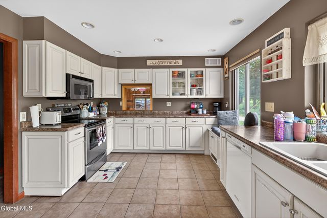 34 Guy Lane, New Baltimore, NY 12124