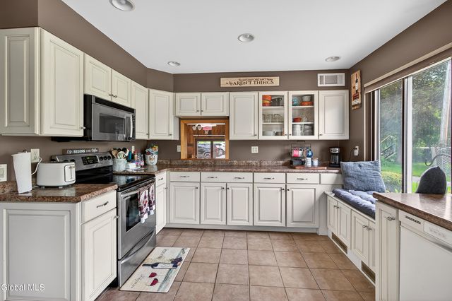 34 Guy Lane, New Baltimore, NY 12124