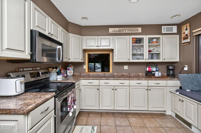 34 Guy Lane, New Baltimore, NY 12124