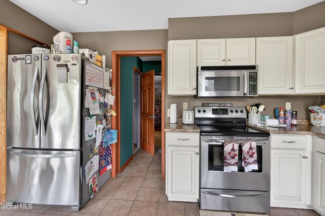 34 Guy Lane, New Baltimore, NY 12124