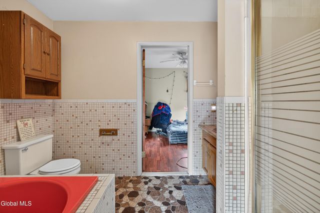34 Guy Lane, New Baltimore, NY 12124