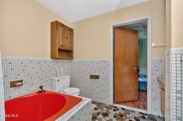 34 Guy Lane, New Baltimore, NY 12124