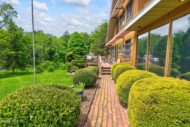 34 Guy Lane, New Baltimore, NY 12124