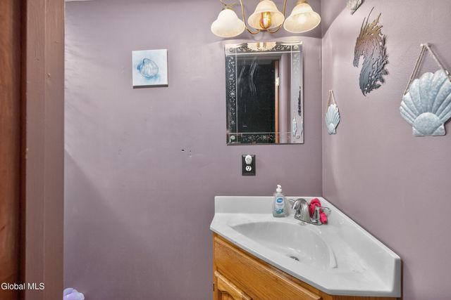 34 Guy Lane, New Baltimore, NY 12124