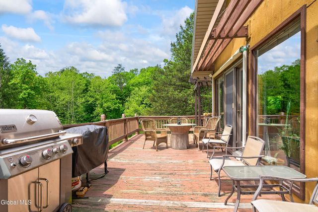 34 Guy Lane, New Baltimore, NY 12124