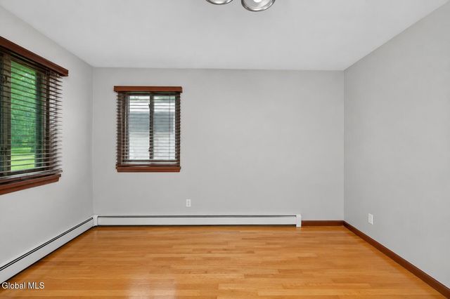 34 Guy Lane, New Baltimore, NY 12124