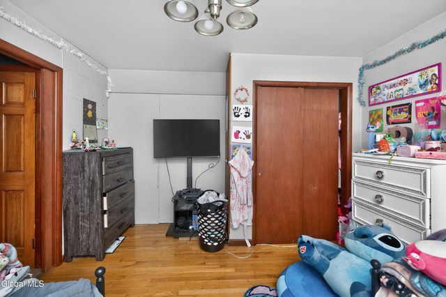 34 Guy Lane, New Baltimore, NY 12124