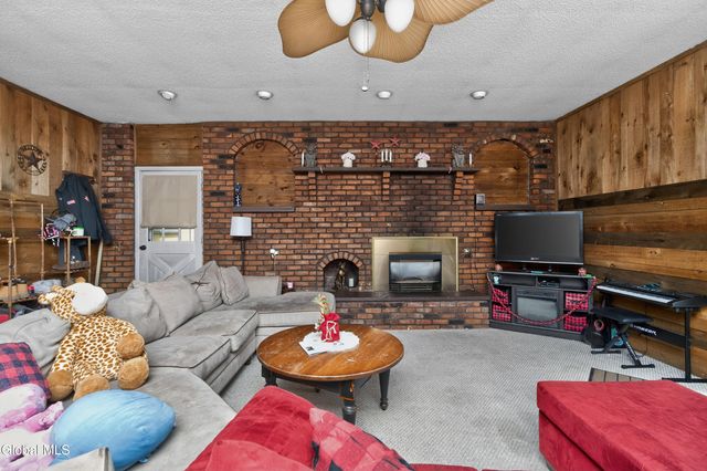 34 Guy Lane, New Baltimore, NY 12124