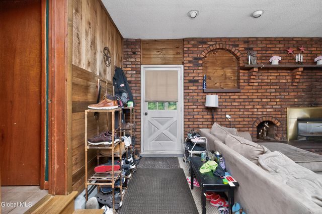 34 Guy Lane, New Baltimore, NY 12124