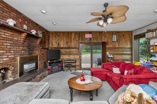 34 Guy Lane, New Baltimore, NY 12124