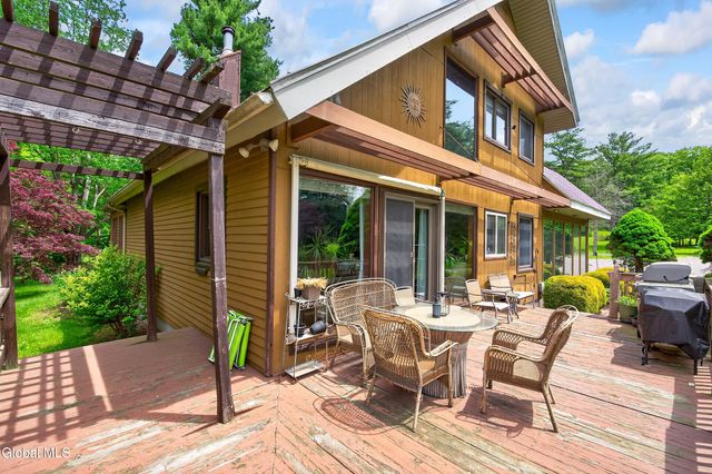 34 Guy Lane, New Baltimore, NY 12124