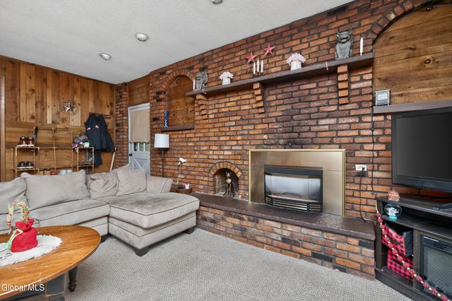 34 Guy Lane, New Baltimore, NY 12124
