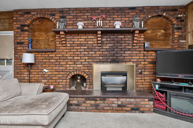 34 Guy Lane, New Baltimore, NY 12124