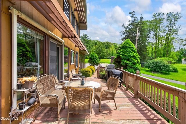 34 Guy Lane, New Baltimore, NY 12124
