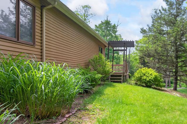 34 Guy Lane, New Baltimore, NY 12124