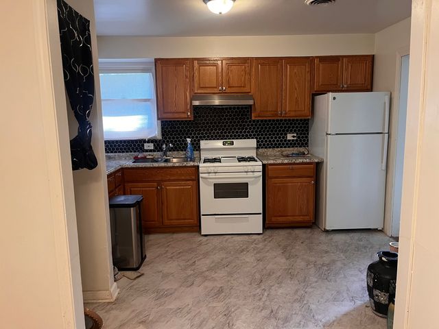 9725 S Van Vlissingen Road, Chicago, IL 60617