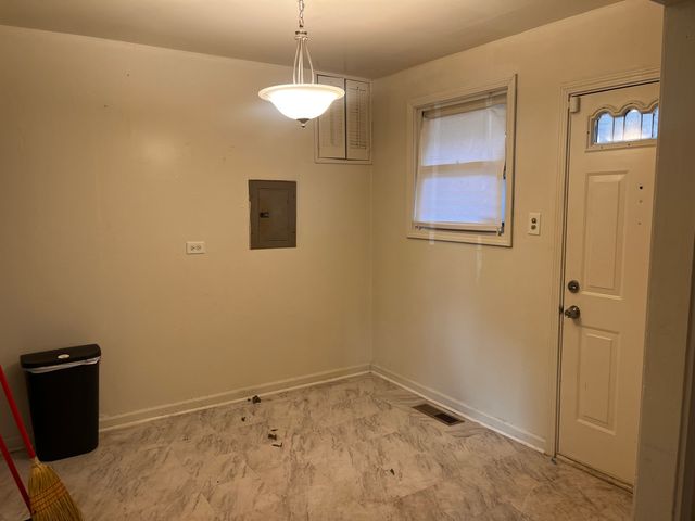 9725 S Van Vlissingen Road, Chicago, IL 60617