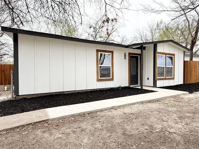 1303 N Galloway Avenue, Mesquite, TX 75149