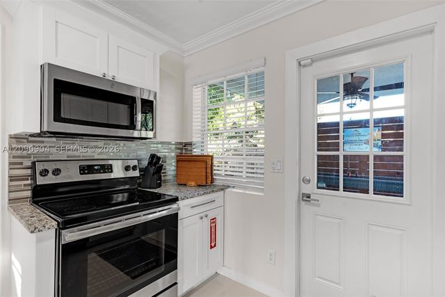 1075 NE 12 AVE 1075, Homestead, FL 33030